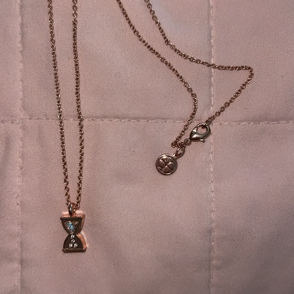 Rose Gold Hourglass Necklace⏳ - Picture 4 of 7